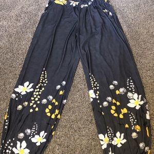 Lounge wear flowered puffy pants 1XL